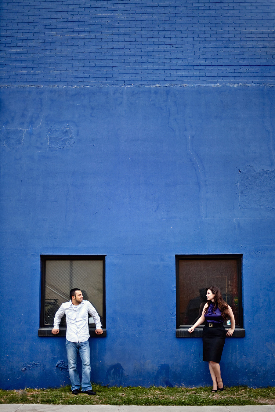 nicole and casey engagement images deep ellum engagement session images with table4 photography